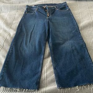 Gap Wide Leg Cropped Jeans. Size 33/16